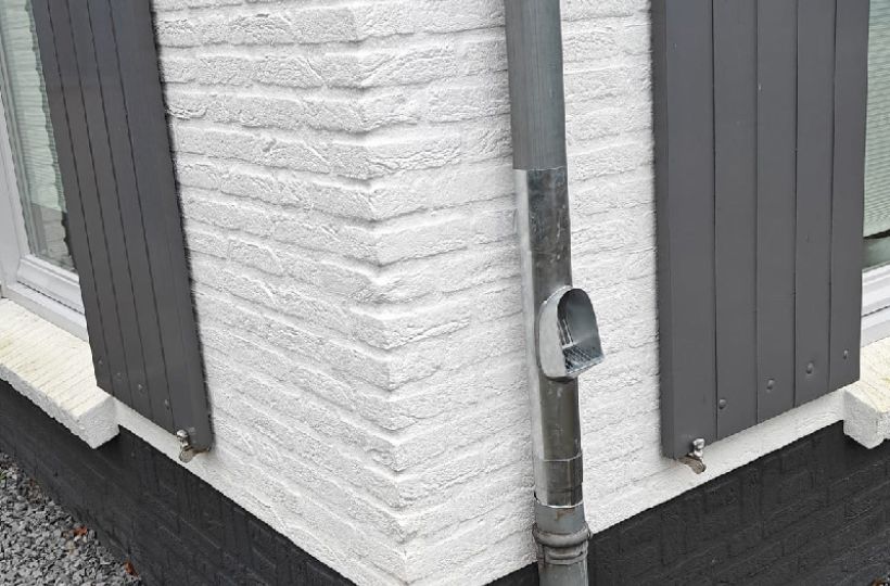 Hoe plaats je een zinken bladvanger?
